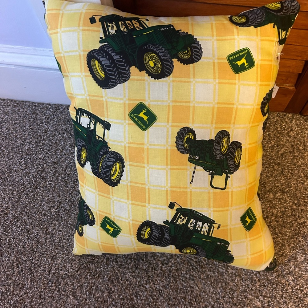 Handmade blanket green John Deere with matching pillow - Picture 3 of 3